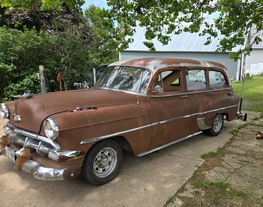 1954 Chevy Wagon. Needs floors, I have new rockers inner and outer. Runs, drives stops. 235. For SALE — photo 1